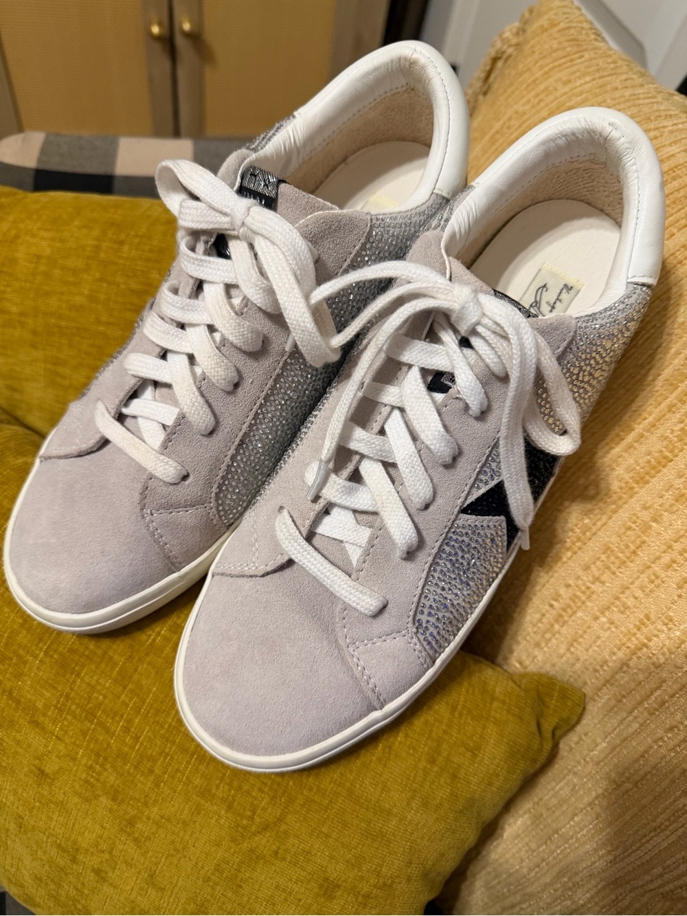 Vintage Havana Light Gray and Black Low-Top Sneakers Size 11. Like new!